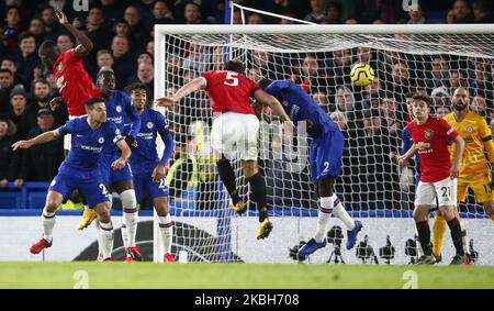 Harry Maguire, de Manchester United, marque son deuxième but lors de la première ligue anglaise entre Chelsea et Manchester United au stade Stanford Bridge, Londres, Angleterre, le 17 février 2020 (photo par action Foto Sport/NurPhoto) Banque D'Images