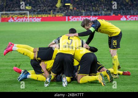 Erling Haaland de BVB célèbre le deuxième but avec ses coéquipiers lors de la Ligue des champions de l'UEFA, le 16 dernier, le premier match de football de jambe Borussia Dortmund contre le FC Paris Saint-Germain à Dortmund, en Allemagne, sur 18 février 2020. (Photo de Peter Niedung/NurPhoto) Banque D'Images