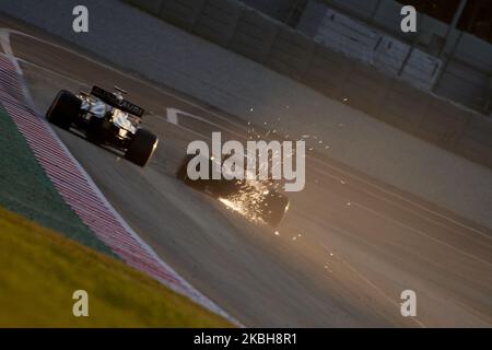 Daniil Kvyat de Russie conduite de la (26) Scuderia AlphaTauri Honda et Carlos Sainz d'Espagne conduite de l'écurie McLaren F1 (55) au cours de la première journée des épreuves d'hiver de Formule 1 au circuit de Barcelone-Catalunya sur 19 février 2020 à Barcelone, Espagne. (Photo de Jose Breton/Pics action/NurPhoto) Banque D'Images