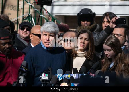 L'ancien gouverneur de l'Illinois, Rod Blagojevich, rejoint par sa famille et ses partisans, s'entretient avec les médias devant sa maison à Chicago sur 19 février 2020, le lendemain de sa libération d'une prison du Colorado. Mardi, le président Donald Trump a commué la peine de prison de Blagojevich, qui avait purgé huit ans d'une peine de corruption de 14 ans. (Photo de Max Herman/NurPhoto) Banque D'Images