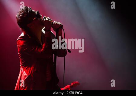 Le groupe de rock indépendant américain The Strokes se fait en direct à Roundhouse, Londres on 19 février 2020. Les coups sont un groupe de rock américain de New York City, composé du chanteur Julian Casablancas, du guitariste principal Nick Valensi, du guitariste de rythme Albert Hammond Jr., du bassiste Nikolai Fraiture et du batteur Fabrizio Moretti. (Photo par Alberto Pezzali/NurPhoto) Banque D'Images