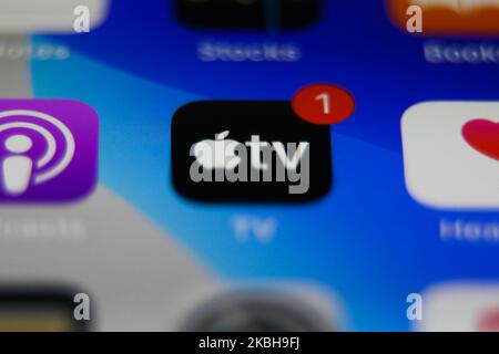 Dans cette illustration, l'icône de l'Apple TV s'affiche sur l'écran du smartphone sur cette photo prise en Pologne sur 19 février 2020. (Photo de Jakub Porzycki/NurPhoto) Banque D'Images
