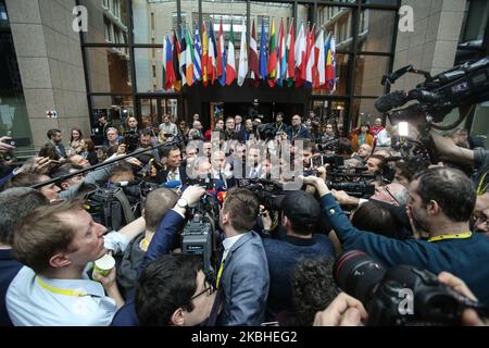 Le Premier ministre hongrois Viktor Orban part et parle aux médias, un point de presse à deux pas dans l'atrium du bâtiment Justus Lipsius à la suite d'une réunion au cours de la deuxième journée d'un Conseil européen spécial EUCO, sommet DE L'EURO, les dirigeants de l'UE à Bruxelles, La Belgique au sujet de l'avenir du prochain budget à long terme de l'Union européenne. 21 février 2020 (photo de Nicolas Economou/NurPhoto) Banque D'Images