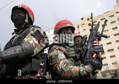 Des militants palestiniens du Front démocratique pour la libération de la Palestine (DFLP) lors d'une manifestation contre le plan Mideast annoncé par le président américain Donald Trump, dans la ville de Gaza sur 22 février 2020. (Photo de Majdi Fathi/NurPhoto) Banque D'Images