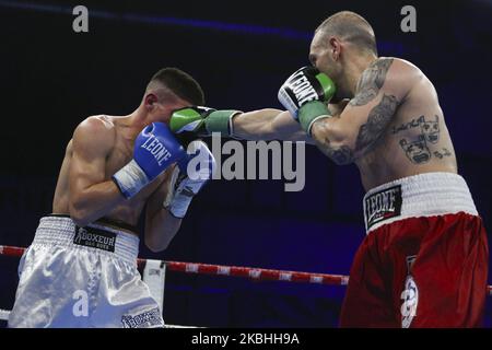 Gianluca Picardi (R) et Nikola Vlajkov (L) lors de leur combat Super Light sur 21 février 2020 à Pala San Quirico à Asti, en Italie. (Photo par Massimiliano Ferraro/NurPhoto) Banque D'Images