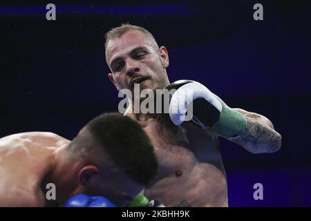 Gianluca Picardi (R) et Nikola Vlajkov (L) lors de leur combat Super Light sur 21 février 2020 à Pala San Quirico à Asti, en Italie. (Photo par Massimiliano Ferraro/NurPhoto) Banque D'Images