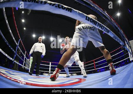 Domenico Valentino (L) et Nestor Amilkar Maradiaga Montiel (R) lors de leur Light bout sur 21 février 2020 à Pala San Quirico à Asti, en Italie. (Photo par Massimiliano Ferraro/NurPhoto) Banque D'Images