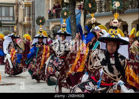 Les moines tibétains en costumes élaborés exécutent la danse spirituelle cham au monastère de Shechen à Boudhanath dans le cadre des célébrations du nouvel an tibétain de Losar, le 22 février 2020 à Katmandou, Népal. La danse rituelle cham exécutée avant le nouvel an symbolise l'élimination des obstacles et l'énergie négative. (Photo de Wiktor Szymanowicz/NurPhoto) Banque D'Images