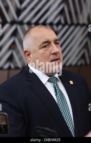 Le Premier ministre bulgare Boyko Metodiev Borissov, vu arriver sur le tapis rouge avec les drapeaux de l'UE au bâtiment du forum Europa. Le PM bulgare Boyko Borisv a un point de presse et de presse à deux pas lors de la deuxième journée du Conseil européen spécial, le sommet DES dirigeants DE L'EURO, qui se réunit pour les négociations sur la planification future du prochain budget à long terme, le cadre financier de l'Union européenne pour 2021-2027. Bruxelles, Belgique, 21 février 2020 (photo de Nicolas Economou/NurPhoto) Banque D'Images