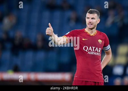 Edin Dzeko d'AS Roma réagit pendant la série Un match entre AS Roma et Lecce au Stadio Olimpico, Rome, Italie, le 23 février 2020. (Photo de Giuseppe Maffia/NurPhoto) Banque D'Images