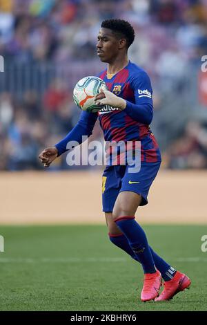 Junior Firpo de Barcelone contrôle le ballon pendant le match de la Ligue entre le FC Barcelone et SD Eibar DSA au Camp Nou sur 22 février 2020 à Barcelone, Espagne. (Photo de Jose Breton/Pics action/NurPhoto) Banque D'Images