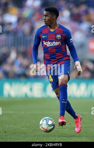 Junior Firpo de Barcelone contrôle le ballon pendant le match de la Ligue entre le FC Barcelone et SD Eibar DSA au Camp Nou sur 22 février 2020 à Barcelone, Espagne. (Photo de Jose Breton/Pics action/NurPhoto) Banque D'Images