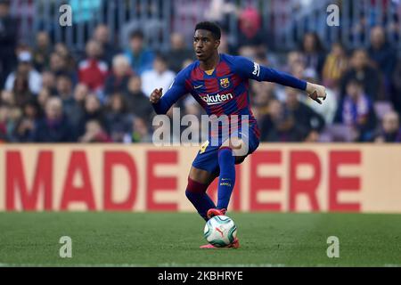 Junior Firpo de Barcelone contrôle le ballon pendant le match de la Ligue entre le FC Barcelone et SD Eibar DSA au Camp Nou sur 22 février 2020 à Barcelone, Espagne. (Photo de Jose Breton/Pics action/NurPhoto) Banque D'Images