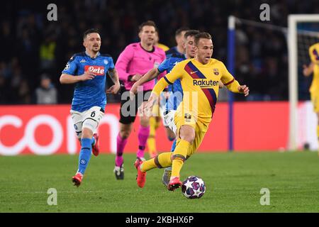 Arthur du FC Barcelone lors de la manche de la Ligue des champions de l'UEFA de 16 première jambe de match entre la SSC Napoli et le FC Barcelone au Stadio San Paolo Naples Italie le 25 février 2020. (Photo de Franco Romano/NurPhoto) Banque D'Images