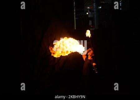 Un reniflard-feu se produit sur un lieu public de Toulouse. Toulouse. France. 25 février 2020. (Photo d'Alain Pitton/NurPhoto) Banque D'Images