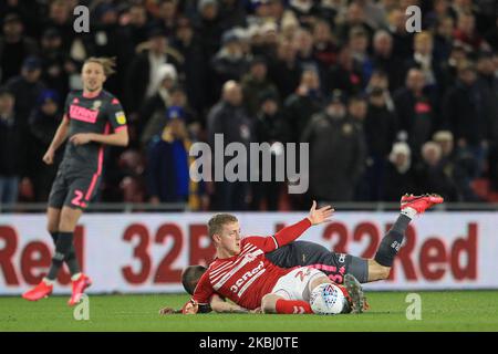 George Saville de Middlesbrough lutte pour possession avec Mateusz Klich lors du match de championnat Sky Bet entre Middlesbrough et Leeds United au stade Riverside, Middlesbrough, le mercredi 26th février 2020. (Photo de Mark Fletcher/MI News/NurPhoto) Banque D'Images