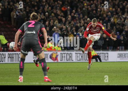 George Saville de Middlesbrough tire à son but lors du match du championnat Sky Bet entre Middlesbrough et Leeds United au stade Riverside, à Middlesbrough, le mercredi 26th février 2020. (Photo de Mark Fletcher/MI News/NurPhoto) Banque D'Images