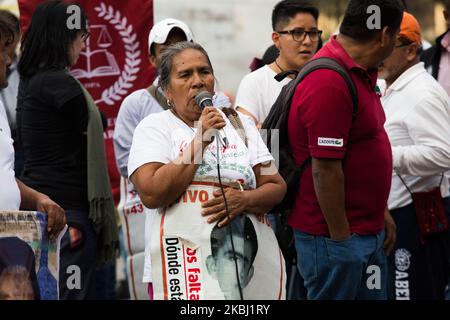 Des milliers d'étudiants et de parents des 43 élèves disparus d'Ayotzinapa 65 mois après la disparition forcée ont organisé, comme chaque mois, une manifestation, exigeant la justice à Mexico, Mexique, sur 26 février 2020. (Photo par Cristian Leyva/NurPhoto) Banque D'Images