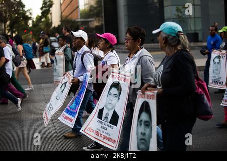 Des milliers d'étudiants et de parents des 43 élèves disparus d'Ayotzinapa 65 mois après la disparition forcée ont organisé, comme chaque mois, une manifestation, exigeant la justice à Mexico, Mexique, sur 26 février 2020. (Photo par Cristian Leyva/NurPhoto) Banque D'Images