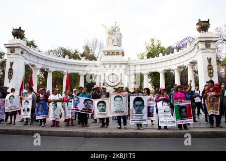 Des milliers d'étudiants et de parents des 43 élèves disparus d'Ayotzinapa 65 mois après la disparition forcée ont organisé, comme chaque mois, une manifestation, exigeant la justice à Mexico, Mexique, sur 26 février 2020. (Photo par Cristian Leyva/NurPhoto) Banque D'Images