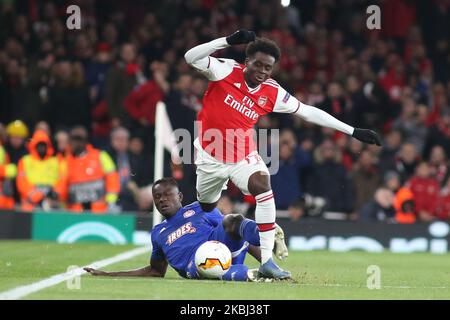 Bukayo Saka (Arsenal) contrôle le ballon lors du match final de l'UEFA Europa League 1/32 de 2019/20 entre l'Arsenal FC (Angleterre) et l'Olympiakos FC (Grèce) au stade Emirates, à Londres, au Royaume-Uni, sur 27 février 2020. (Photo de Federico Guerra Moran/NurPhoto) Banque D'Images