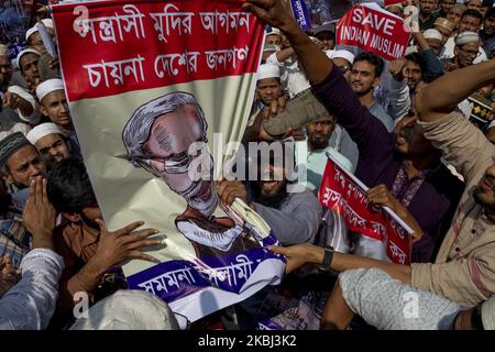 L'alliance islamique bangladaise se joint à un rassemblement pour protester contre les violences en Inde et menacer d'empêcher le PM indien Modi de se rendre au Bangladesh à la mosquée nationale Baitul Mukarram à Dhaka (Bangladesh) le 28 février 2020. (Photo de Kazi Salahuddin Razu/NurPhoto) Banque D'Images