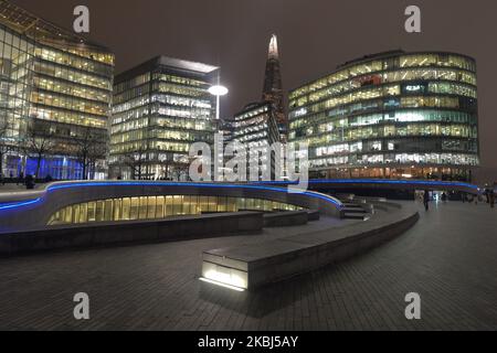 Immeubles de bureaux modernes situés entre Tower Bridge et London Bridge, à Londres, avec vue sur le Shard, gratte-ciel de 87 étages en verre avec un sommet irrégulier, avec restaurants, bureaux, hôtel et plate-forme d'observation. Le samedi 25 janvier 2020, à Londres, Royaume-Uni. (Photo par Artur Widak/NurPhoto) Banque D'Images