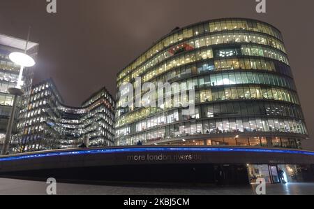 Immeubles de bureaux modernes situés entre Tower Bridge et London Bridge, à Londres, avec vue sur le Shard, gratte-ciel de 87 étages en verre avec un sommet irrégulier, avec restaurants, bureaux, hôtel et plate-forme d'observation. Le samedi 25 janvier 2020, à Londres, Royaume-Uni. (Photo par Artur Widak/NurPhoto) Banque D'Images