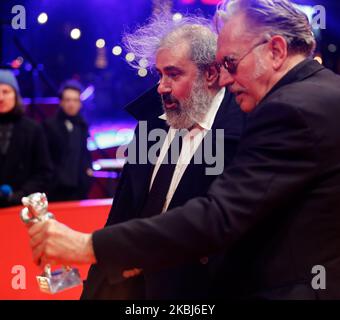 Gustave Kervern et Benoit Delepine les lauréats de l'Ours d'argent 70th Berlinale pour le film « l'histoire de Delete » posent lors de la cérémonie de remise des prix lors du Festival International du film de Berlinale 70th à Berlin, en Allemagne, sur 29 février 2020. (Photo par Dominika Zarzycka/NurPhoto) Banque D'Images