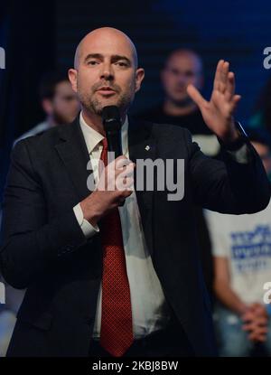 Amir Ohana, ministre de la Justice israélien, prend la parole devant le Premier ministre Benjamin Netanyahu lors d’un rassemblement du Likoud à Ramat Gan, avant les prochaines élections, sur 2 mars. Samedi, 29 février 2020, à Ramat Gan, tel Aviv, Israël. (Photo par Artur Widak/NurPhoto) Banque D'Images