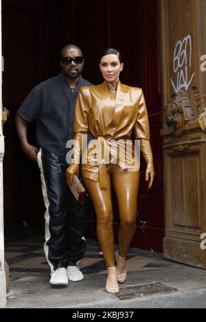 Kim Kardashian et Kanye West au Théâtre des Bouffes du Nord pour assister au service du dimanche de Kanye West sur 01 mars 2020 à Paris, France. (Photo de Mehdi Taamallah/NurPhoto) Banque D'Images