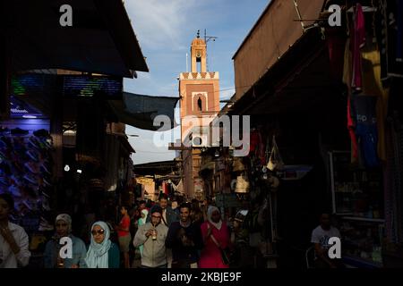 Marrakech, France, 19 octobre 2019. Les habitants de la région erraient dans les ruelles du souk. (Photo par Emeric Fohlen/NurPhoto) Banque D'Images