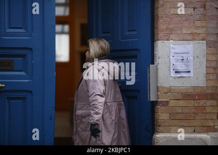 Première fermeture d'une classe à l'école Blomet à Paris, dans le 15th arrondissement. « Un cas de coronavirus chez un enfant de 8 ans inscrit à l'école Blomet dans le 15th arrondissement de Paris a été mis en évidence dans le cadre de ce système de vigilance, France, sur 9 mars 2020. (Photo de Mehdi Taamallah/NurPhoto) Banque D'Images