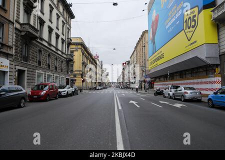 Vue générale sur le Corso Buenos Aires à Milan, 12 mars 2020. L'Italie a fermé tous les magasins sauf les pharmacies et les magasins d'alimentation dans une tentative désespérée de mettre fin à la propagation d'un coronavirus. (Photo par Mairo Cinquetti/NurPhoto) Banque D'Images