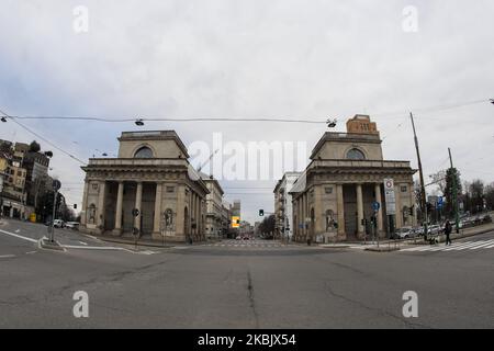 Vue générale de la Porta Venezia à Milan, 12 mars 2020. L'Italie a fermé tous les magasins sauf les pharmacies et les magasins d'alimentation dans une tentative désespérée de mettre fin à la propagation d'un coronavirus. (Photo par Mairo Cinquetti/NurPhoto) Banque D'Images
