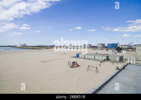 Rue déserte de la plage de matosinhos, l'une des plages les plus fréquentées par les citoyens du district de Porto, Portugal, sur 17 mars 2020. Au Portugal, de nombreuses écoles, clubs, bars, musées, entre autres, sont fermés en raison de la pandémie de Covid-19, et il a été conseillé aux gens de rester à la maison jusqu'au 9th avril (photo de Rita Franca/NurPhoto) Banque D'Images