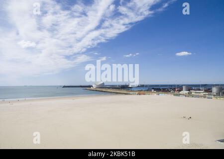 Rue déserte de la plage de matosinhos, l'une des plages les plus fréquentées par les citoyens du district de Porto, Portugal, sur 17 mars 2020. Au Portugal, de nombreuses écoles, clubs, bars, musées, entre autres, sont fermés en raison de la pandémie de Covid-19, et il a été conseillé aux gens de rester à la maison jusqu'au 9th avril (photo de Rita Franca/NurPhoto) Banque D'Images
