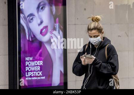 Les usagers du métro de Barcelone portent des masques sanitaires pendant la crise du coronavirus Covid-19 à Barcelone, sur 17 mars 2020 (photo de Miquel Llop/NurPhoto) Banque D'Images