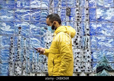 Les usagers du métro de Barcelone portent des masques sanitaires pendant la crise du coronavirus Covid-19 à Barcelone, sur 17 mars 2020 (photo de Miquel Llop/NurPhoto) Banque D'Images