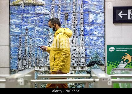 Les usagers du métro de Barcelone portent des masques sanitaires pendant la crise du coronavirus Covid-19 à Barcelone, sur 17 mars 2020 (photo de Miquel Llop/NurPhoto) Banque D'Images