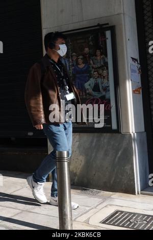 Un homme porte un masque protecteur lors de l'épidémie de coronavirus à Athènes le 18 mars 2020. (Photo de Giannis Alexopoulos/NurPhoto) Banque D'Images