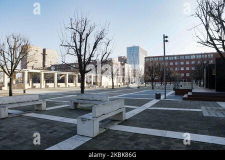 Une vue générale du quartier de Bicocca sur 19 mars 2020 à Milan, Italie. Le printemps fleurit dans les banlieues alors que le gouvernement italien continue à appliquer les mesures de confinement à l'échelle nationale pour contrôler la propagation de la COVID-19. (Photo par Mairo Cinquetti/NurPhoto) Banque D'Images