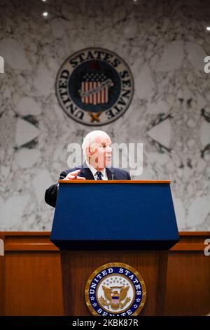 Ben Cardin, Sénat des États-Unis, parle de 12 mars 2020 à Washington DC, États-Unis - à la veille de Nowruz, le nouvel an iranien, un déjeuner d'information a eu lieu au Sénat par l'Organisation des communautés américaines iraniennes (OIAC) sur 12 mars 2020. Le sénateur Ben Cardin (D-MD), membre principal du Comité sénatorial des relations étrangères, a assisté à l'événement et a déclaré que nous reconnaissons que le peuple perse est tellement engagé envers les bonnes valeurs universellement. Et c’est pourquoi le régime actuel en Iran est si tragique. Il ne représente pas le peuple d'Iranâ€¦ il est bien passé pour que ce régime prenne fin (photo par Banque D'Images