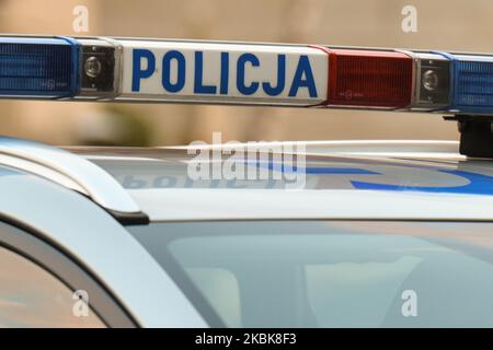 Une voiture de police vue à Cracovie. Le ministère de la Santé a annoncé 68 nouveaux cas de coronavirus en Pologne, portant le nombre total à 355. Jeudi, 19 mars 2020, à Cracovie, en Pologne. (Photo par Artur Widak/NurPhoto) Banque D'Images