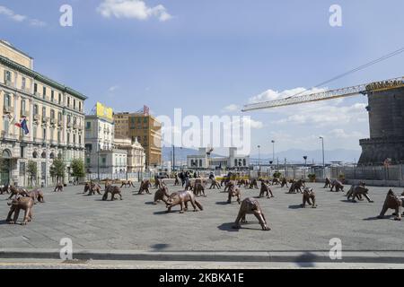 La place généralement remplie de gens de câble, est vu vide à Naples, Italie sur 20 mars 2020. (Photo de Paolo Manzo/NurPhoto) Banque D'Images