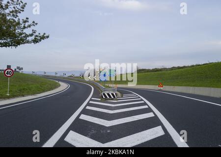 Les autoroutes italiennes, généralement remplies de téléphérique, sont vues vides à Naples, en Italie, sur 20 mars 2020. (Photo de Paolo Manzo/NurPhoto) Banque D'Images