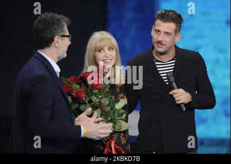 Fabio Fazio, auteur de télévision, imitateur, écrivain, producteur de télévision et animateur du programme de télévision, Dori Ghezzi, chanteur italien et multi-instrumentiste Francesco Gabbani, pendant l'émission de télévision RAI Che Tempo Che Fa season 2019-2020, dans les studios de télévision RAI de via Mecenate on 16 février 2020 à Milan, Italie. (Photo par Omar Bai/NurPhoto) Banque D'Images