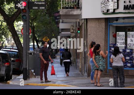 Personnes à Buenos Aires, en Argentine, sur 23 mars 2020 pendant l'urgence du coronavirus. (Photo de Carol Smiljan/NurPhoto) Banque D'Images