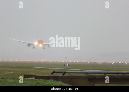 Norwegian Air Sweden Boeing 787-9 Dreamliner tel qu'observé lors de l'approche finale à l'atterrissage sur la piste de Polderbaan et en train de rouler à l'aéroport international d'Amsterdam Schiphol AMS EHAM aux pays-Bas pendant une journée de pluie en brume. L'avion commercial à carrosserie large a l'enregistrement se-RXM, 2x RR Rolls Royce et le nom d'Asger Jorn. Norwegian Air Sweden AB est une compagnie aérienne suédoise à bas prix et une filiale entièrement intégrée de Norwegian Air Shuttle, utilisant son identité d'entreprise. 28 février 2020 (photo de Nicolas Economou/NurPhoto) Banque D'Images