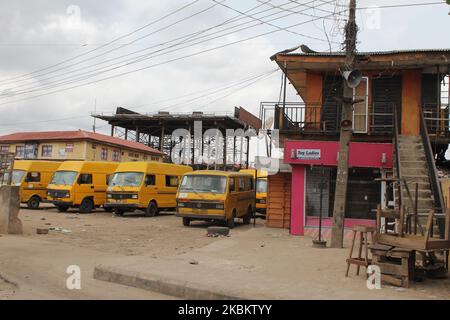 Les magasins d'Ogba, Lagos, Nigeria ont fermé leurs portes mardi 31 mars 2020. Le gouvernement fédéral a annoncé dimanche, à 29 mars, et a déclaré un confinement total avec effet à partir du lundi 11pm à Lagos, dans l'État d'Ogun et à Abuja, la capitale nationale, pour contrer la propagation de la pandémie du coronavirus (COVID-19). (Photo par Adekunle Ajayi/NurPhoto) Banque D'Images